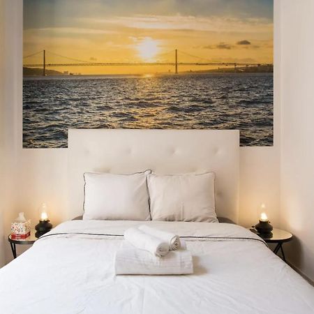 Beautiful 3-Story House In Chiado With A 40M² Private Terrace Apartment ลิสบอน ภายนอก รูปภาพ