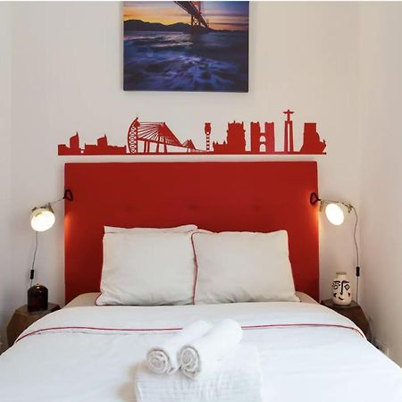 Beautiful 3-Story House In Chiado With A 40M² Private Terrace Apartment ลิสบอน ภายนอก รูปภาพ
