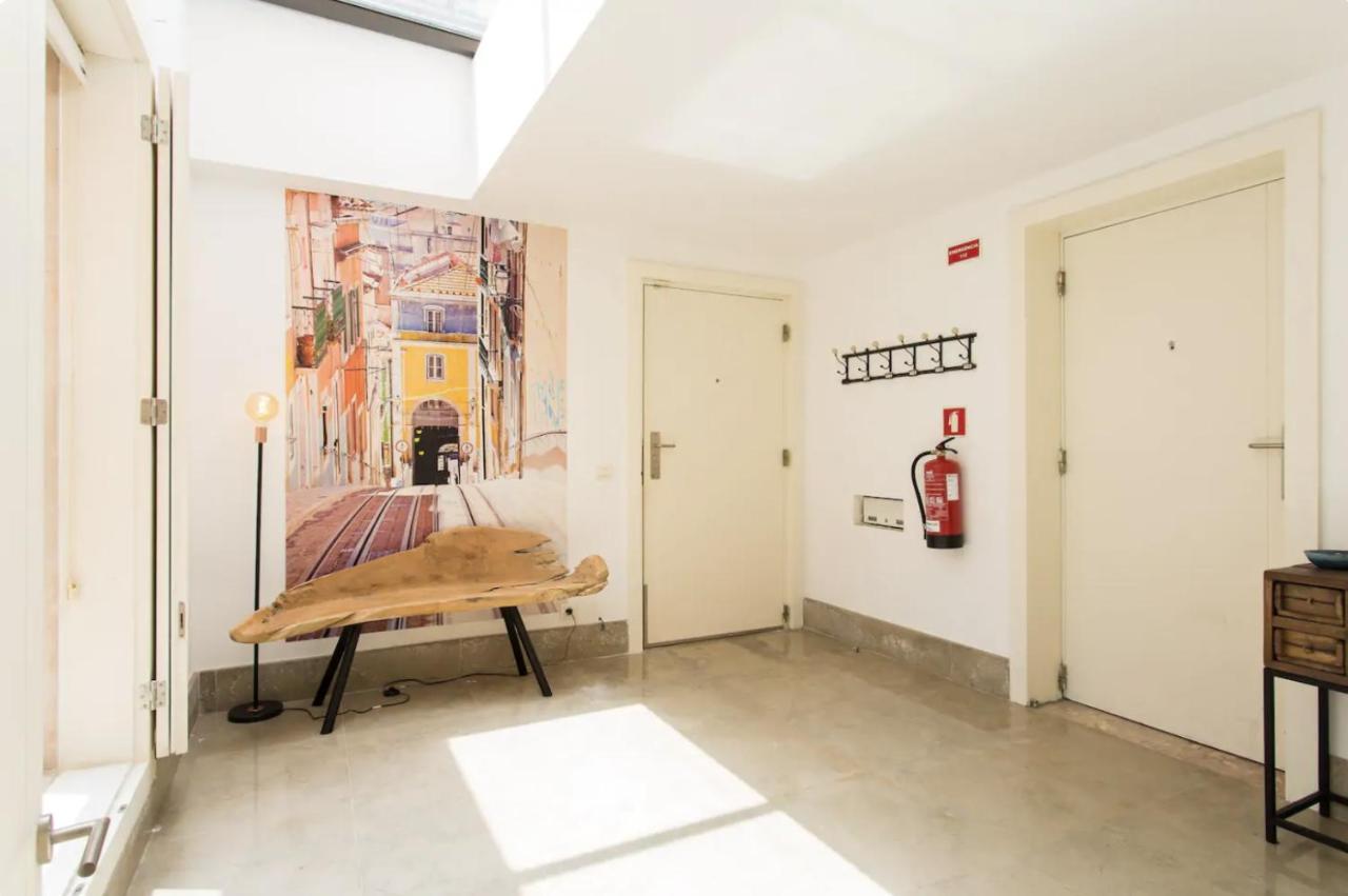 Beautiful 3-Story House In Chiado With A 40M² Private Terrace Apartment ลิสบอน ภายนอก รูปภาพ