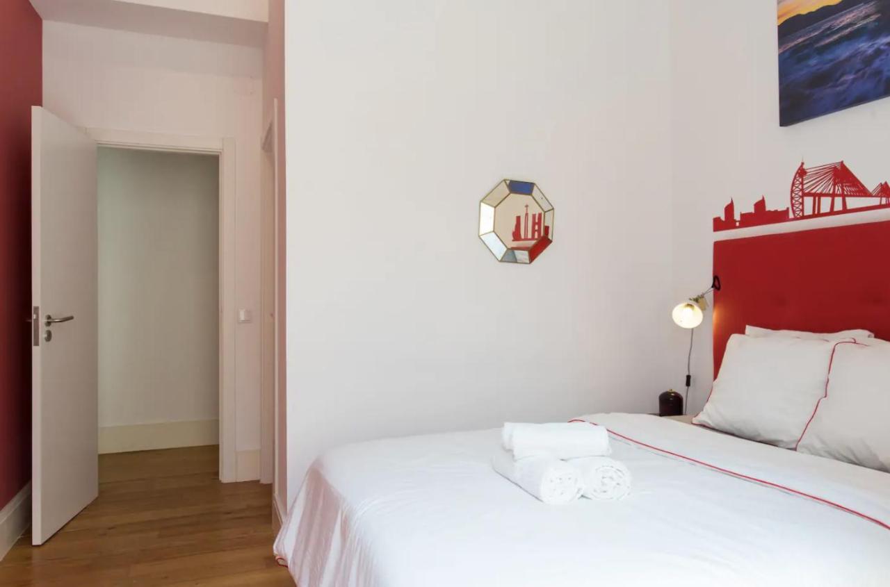 Beautiful 3-Story House In Chiado With A 40M² Private Terrace Apartment ลิสบอน ภายนอก รูปภาพ