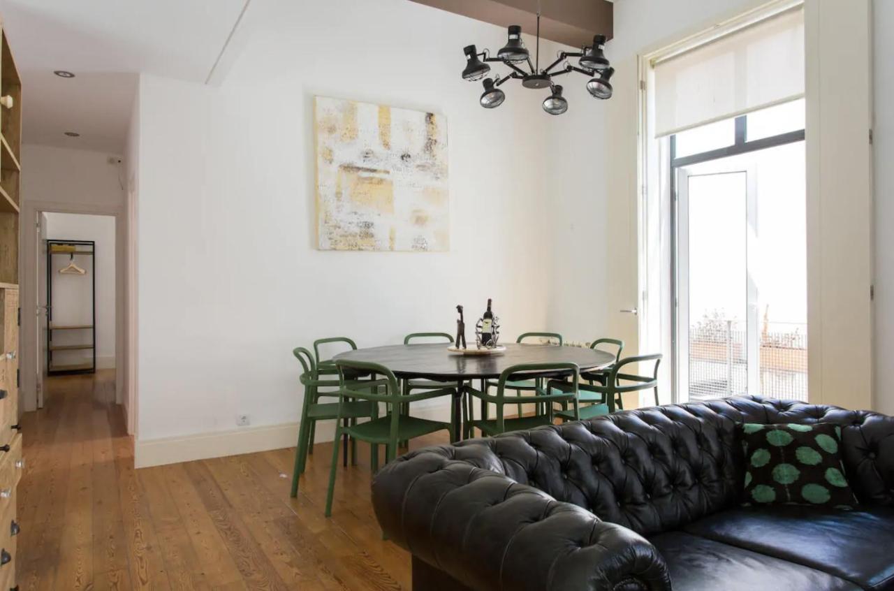 Beautiful 3-Story House In Chiado With A 40M² Private Terrace Apartment ลิสบอน ภายนอก รูปภาพ