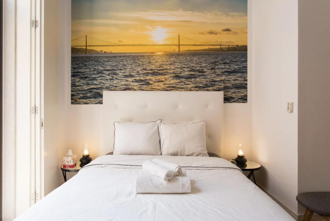 Beautiful 3-Story House In Chiado With A 40M² Private Terrace Apartment ลิสบอน ภายนอก รูปภาพ