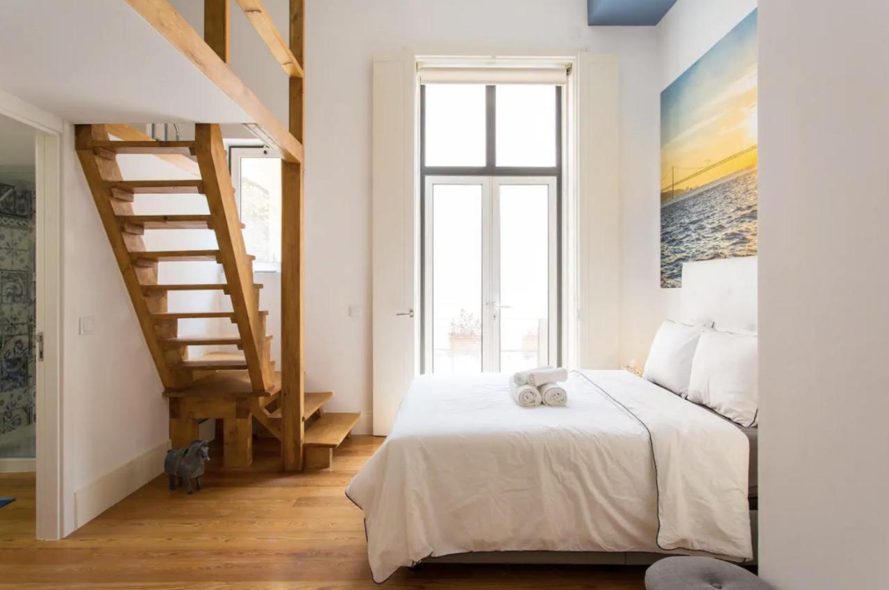 Beautiful 3-Story House In Chiado With A 40M² Private Terrace Apartment ลิสบอน ภายนอก รูปภาพ