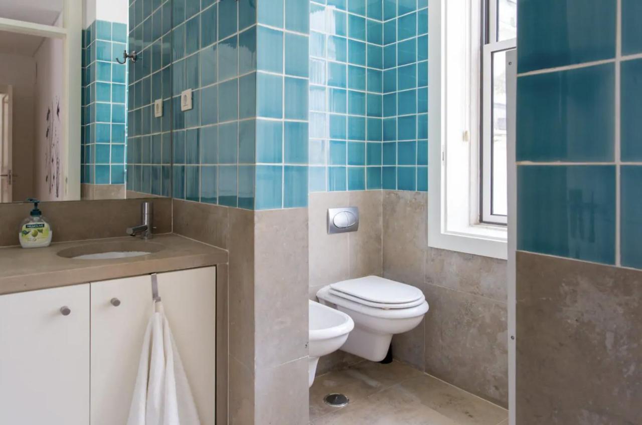 Beautiful 3-Story House In Chiado With A 40M² Private Terrace Apartment ลิสบอน ภายนอก รูปภาพ