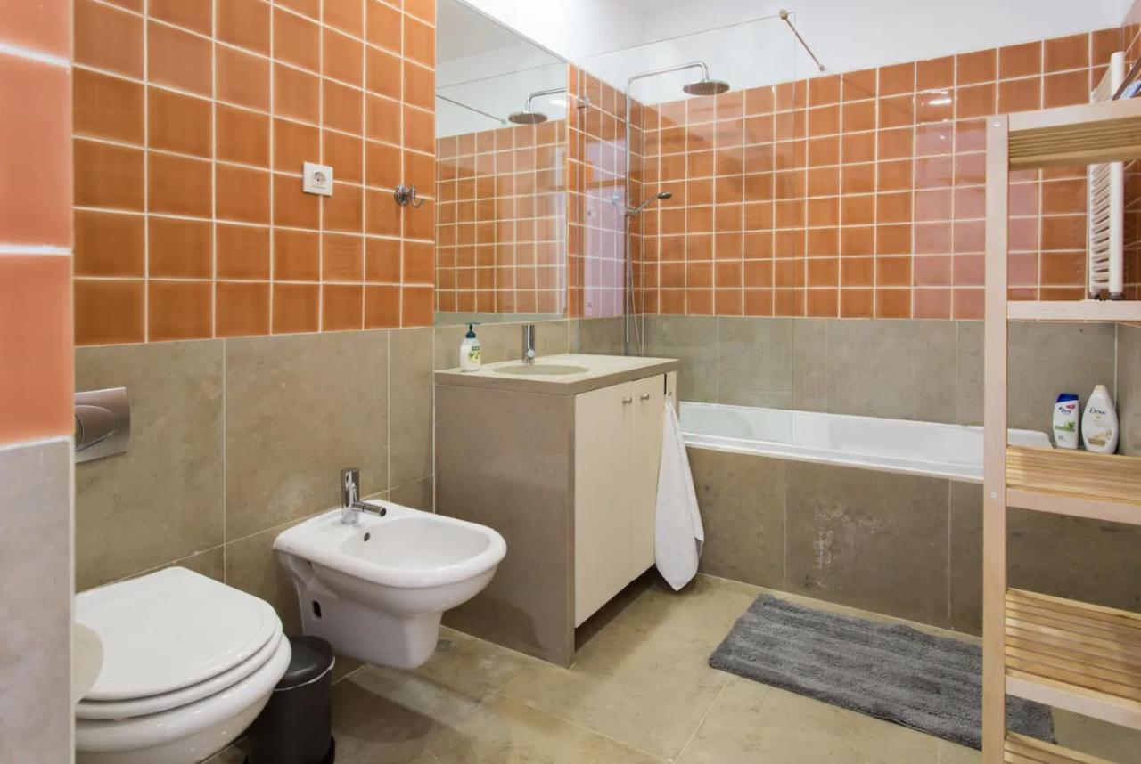 Beautiful 3-Story House In Chiado With A 40M² Private Terrace Apartment ลิสบอน ภายนอก รูปภาพ