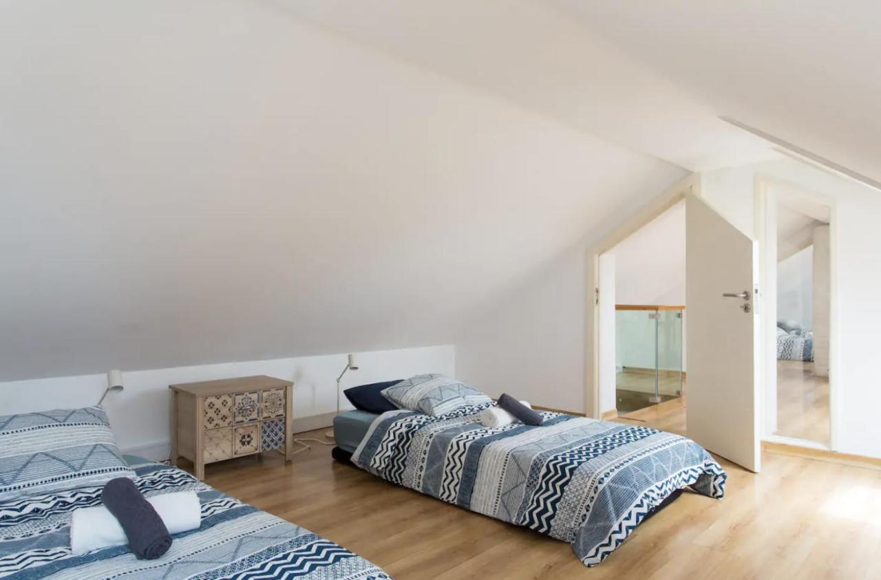 Beautiful 3-Story House In Chiado With A 40M² Private Terrace Apartment ลิสบอน ภายนอก รูปภาพ