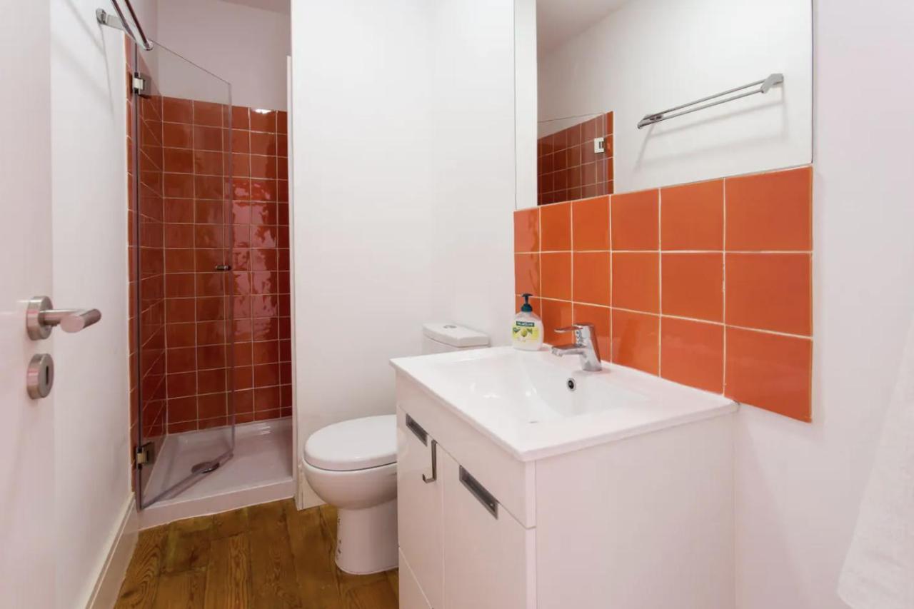 Beautiful 3-Story House In Chiado With A 40M² Private Terrace Apartment ลิสบอน ภายนอก รูปภาพ