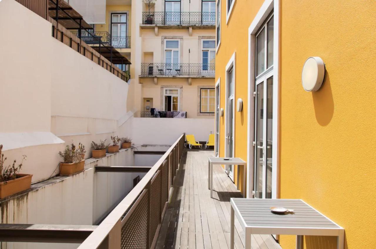 Beautiful 3-Story House In Chiado With A 40M² Private Terrace Apartment ลิสบอน ภายนอก รูปภาพ