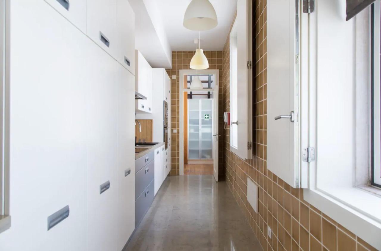 Beautiful 3-Story House In Chiado With A 40M² Private Terrace Apartment ลิสบอน ภายนอก รูปภาพ