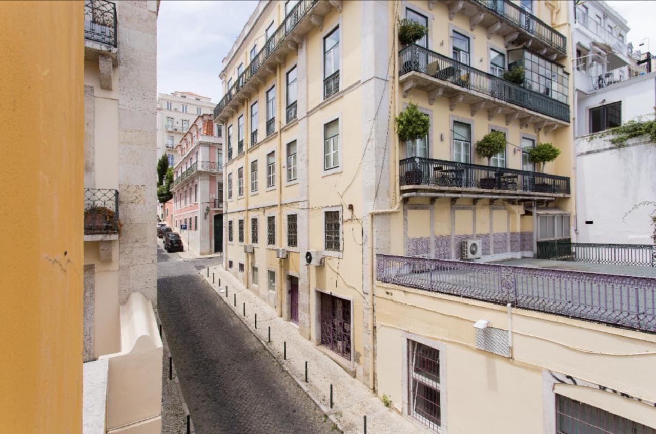 Beautiful 3-Story House In Chiado With A 40M² Private Terrace Apartment ลิสบอน ภายนอก รูปภาพ